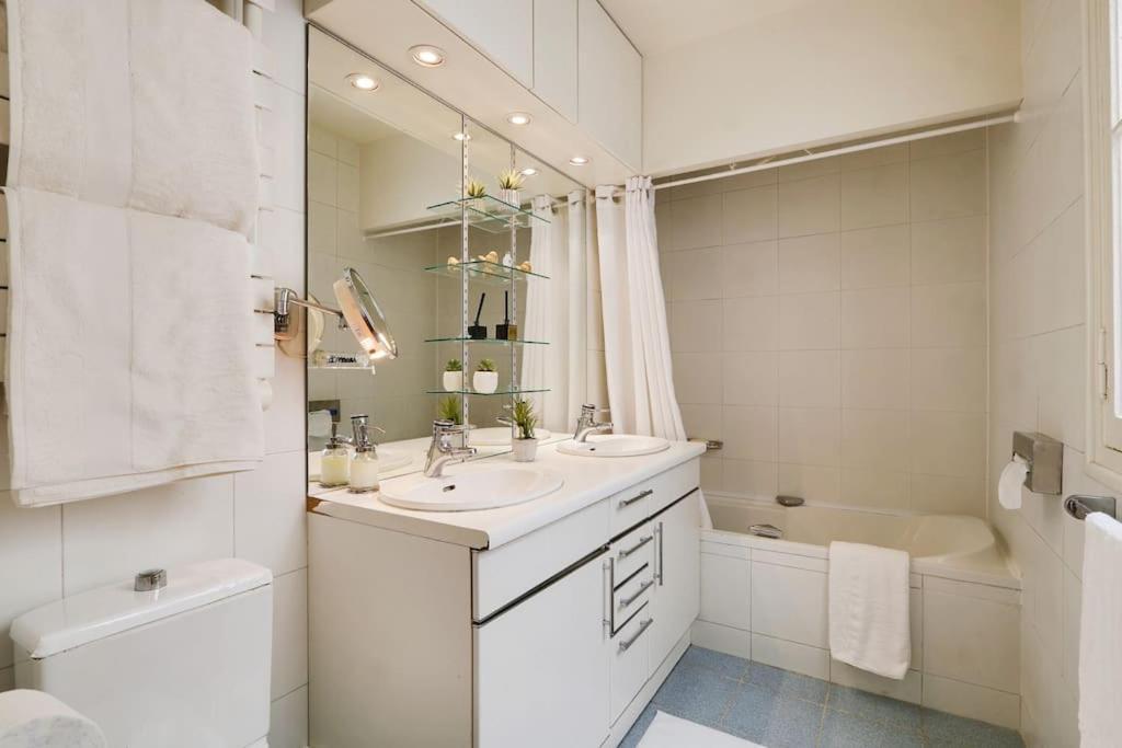 Sejour Au Pied De La Tour Eiffel Appartement Parijs Buitenkant foto